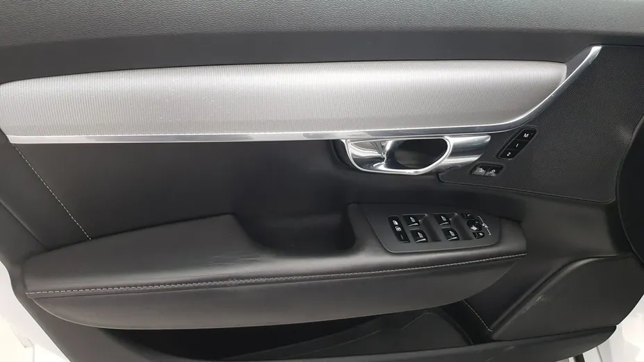VOLVO V90 -
