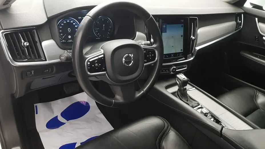 VOLVO V90 -