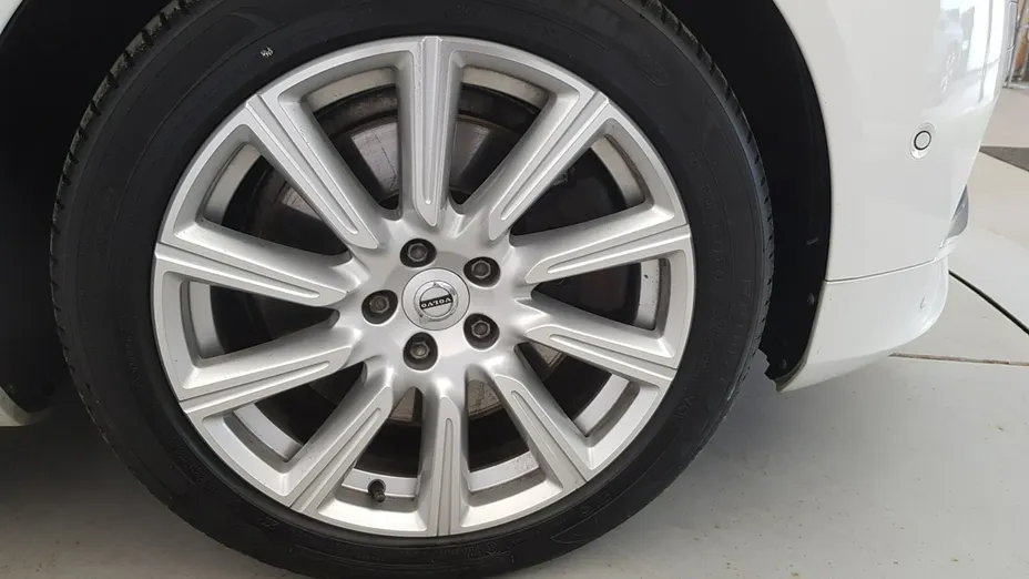 VOLVO V90 -