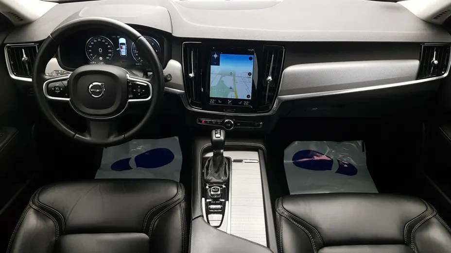 VOLVO V90 -