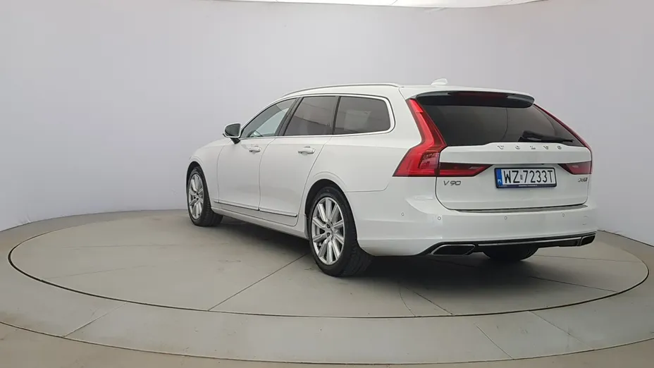 VOLVO V90 -
