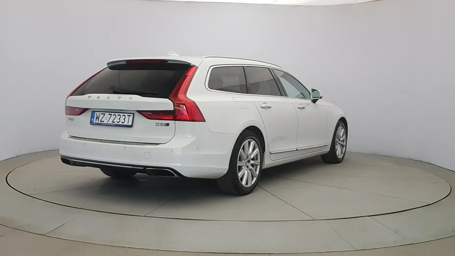 VOLVO V90 -