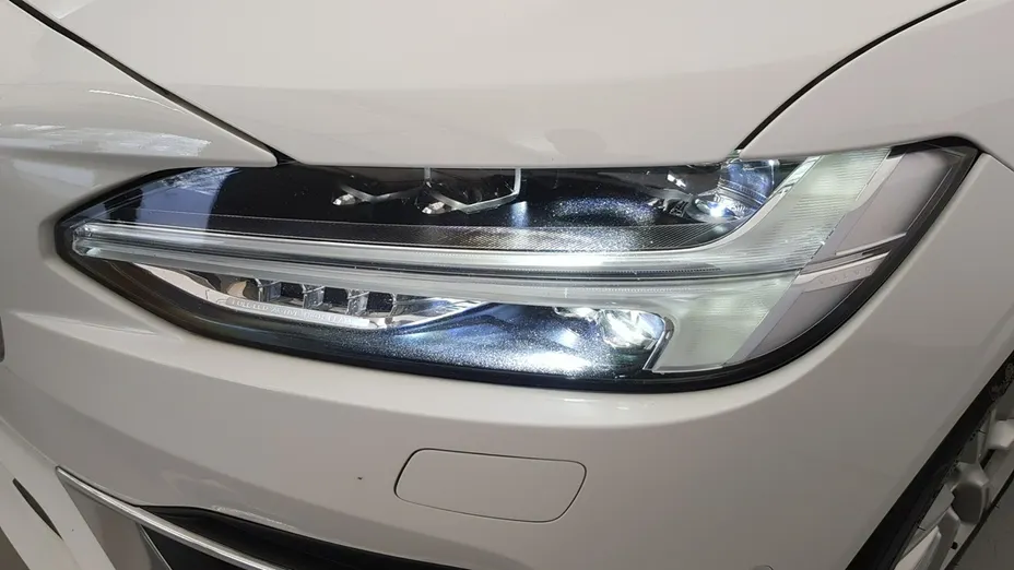 VOLVO V90 -
