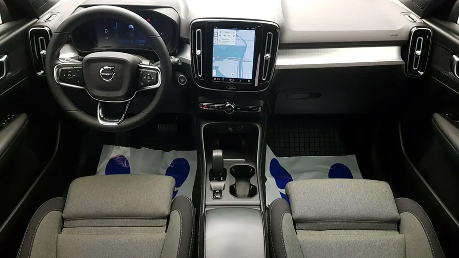 VOLVO XC40 -