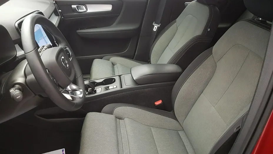 VOLVO XC40 -