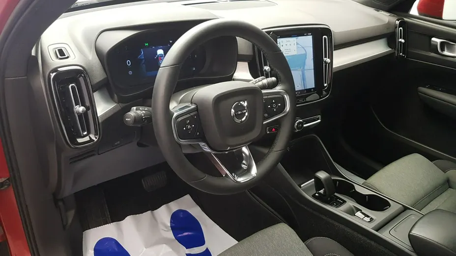 VOLVO XC40 -