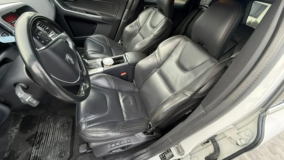VOLVO XC60 -