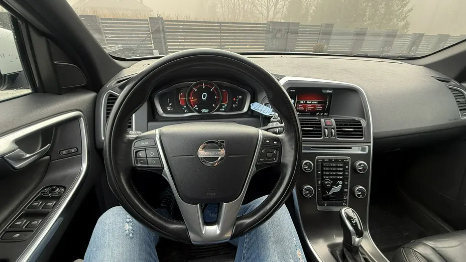 VOLVO XC60 -