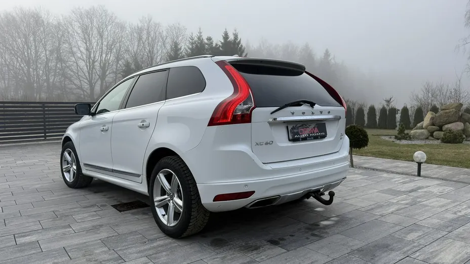 VOLVO XC60 -