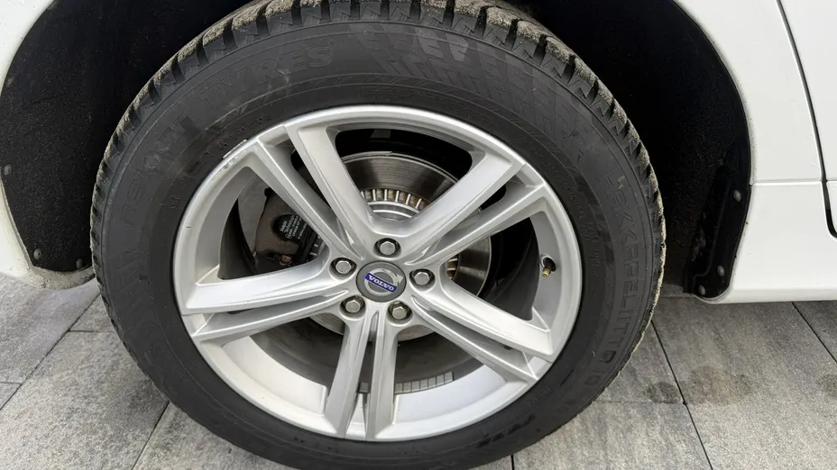 VOLVO XC60 -