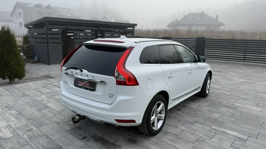 VOLVO XC60 -