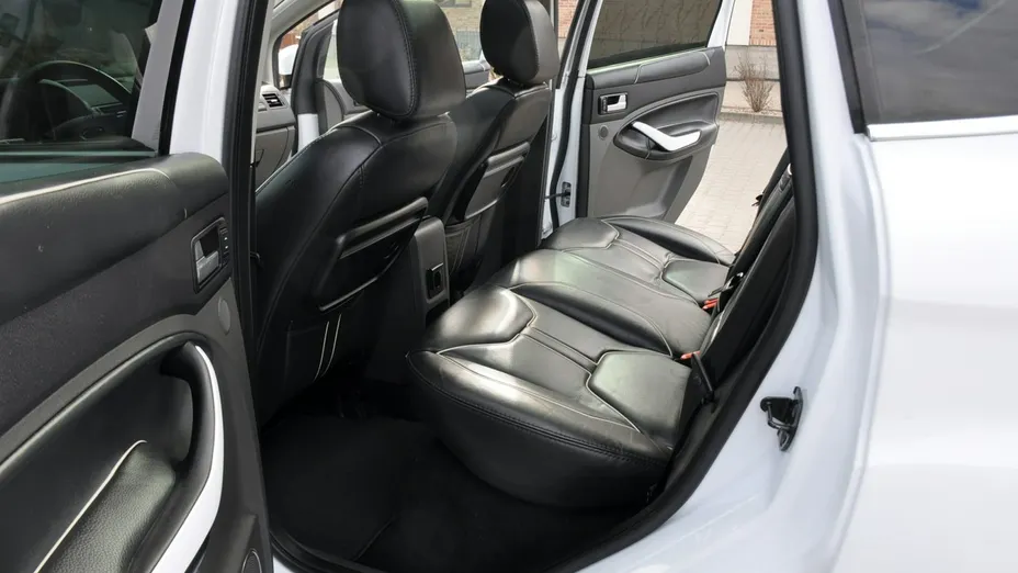 FORD Kuga -