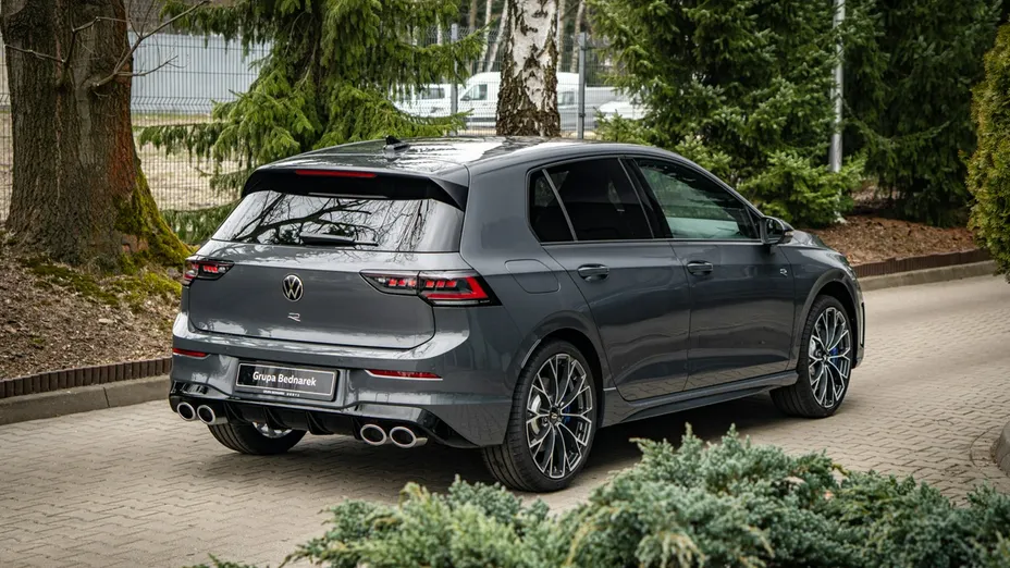 VOLKSWAGEN Golf -