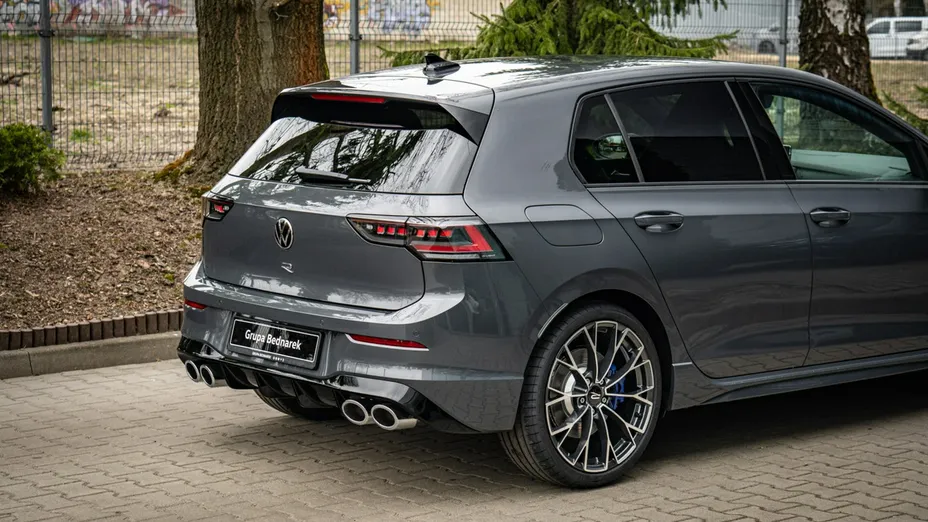 VOLKSWAGEN Golf -