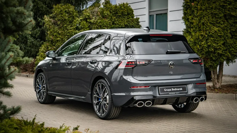 VOLKSWAGEN Golf -