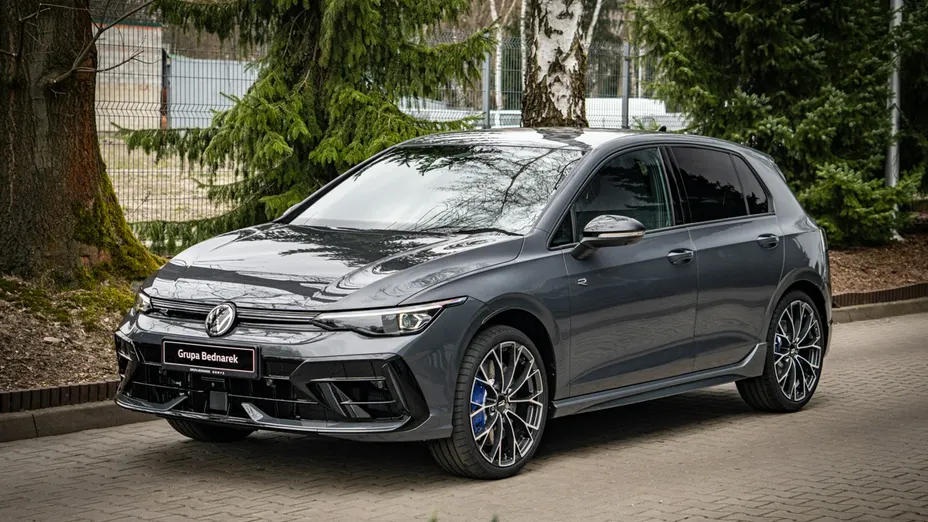 VOLKSWAGEN Golf -