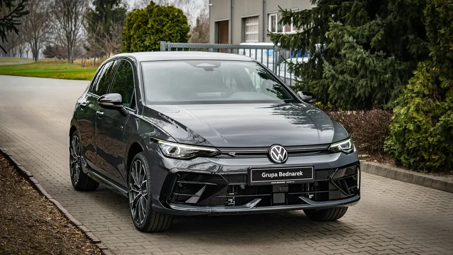VOLKSWAGEN Golf -