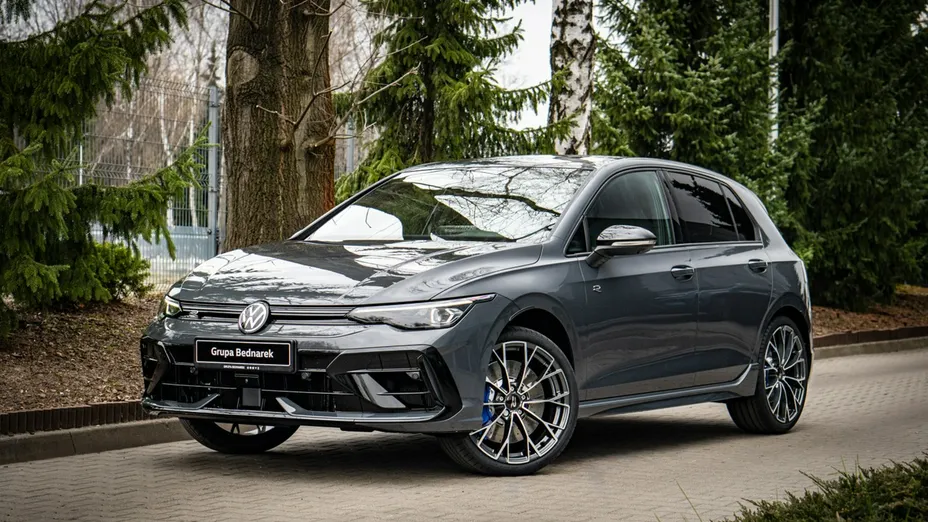 VOLKSWAGEN Golf -
