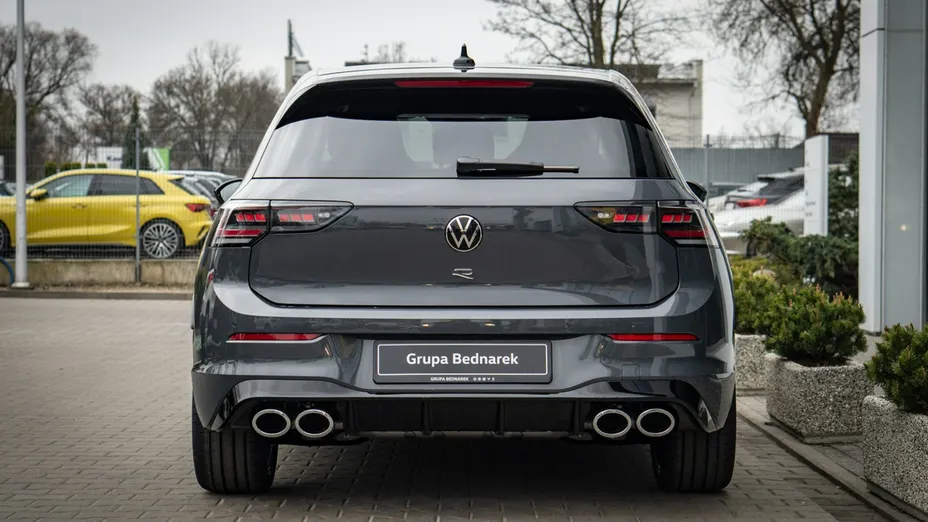 VOLKSWAGEN Golf -