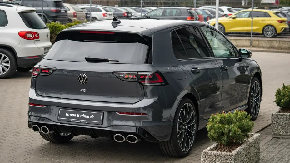 VOLKSWAGEN Golf -