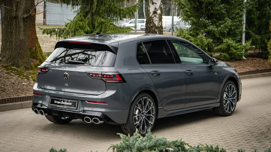 VOLKSWAGEN Golf -