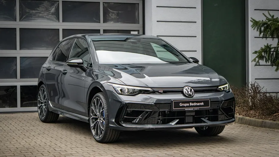 VOLKSWAGEN Golf -