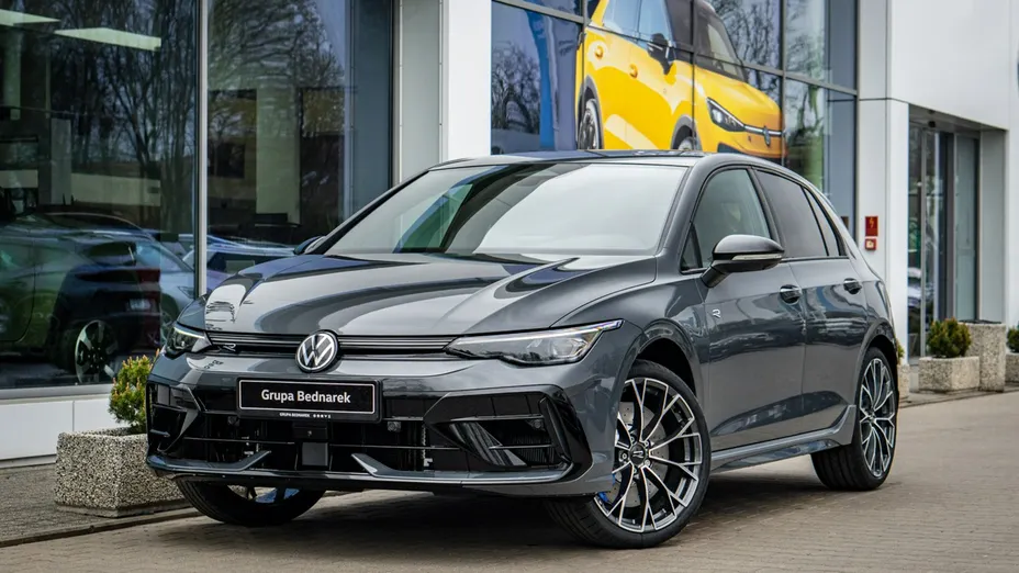 VOLKSWAGEN Golf -