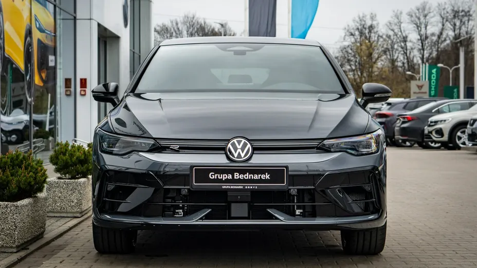 VOLKSWAGEN Golf -