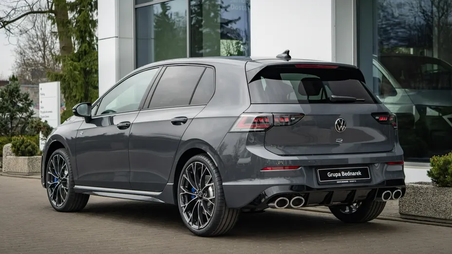 VOLKSWAGEN Golf -