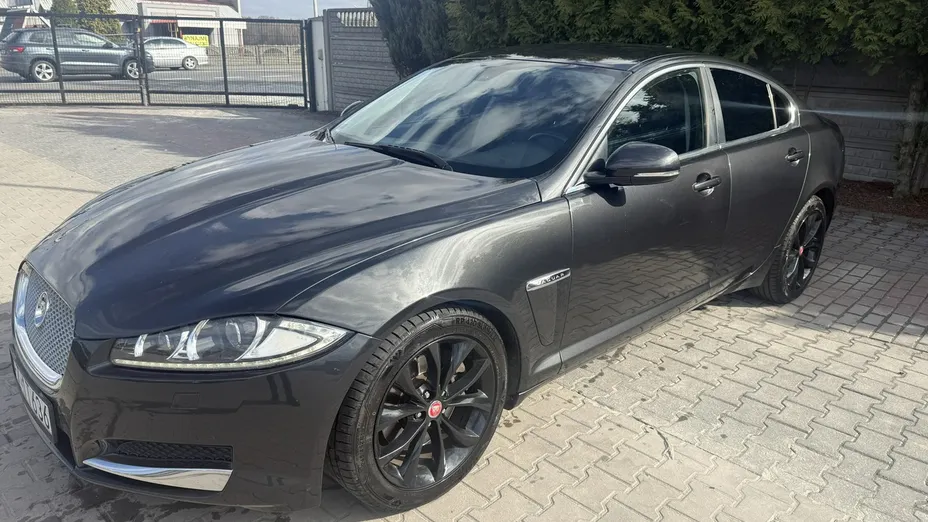 JAGUAR XF -