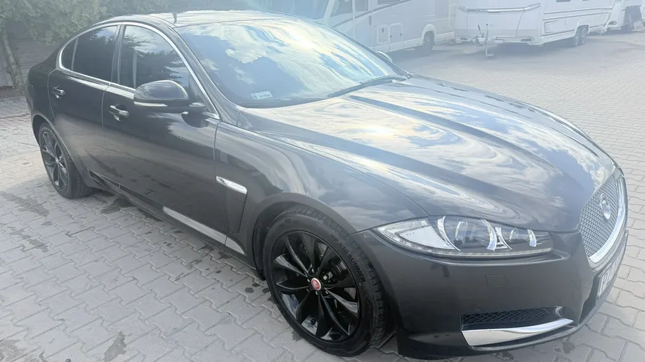 JAGUAR XF -