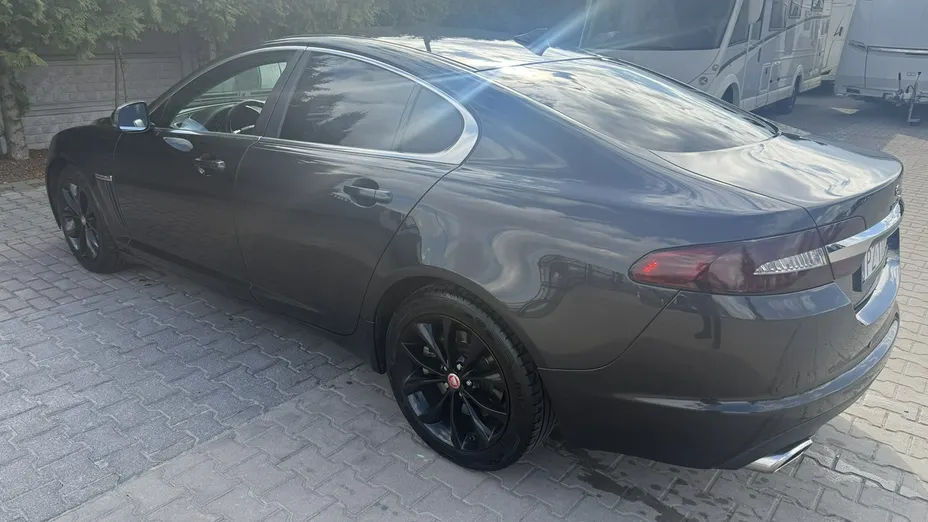 JAGUAR XF -