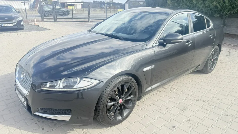 JAGUAR XF -