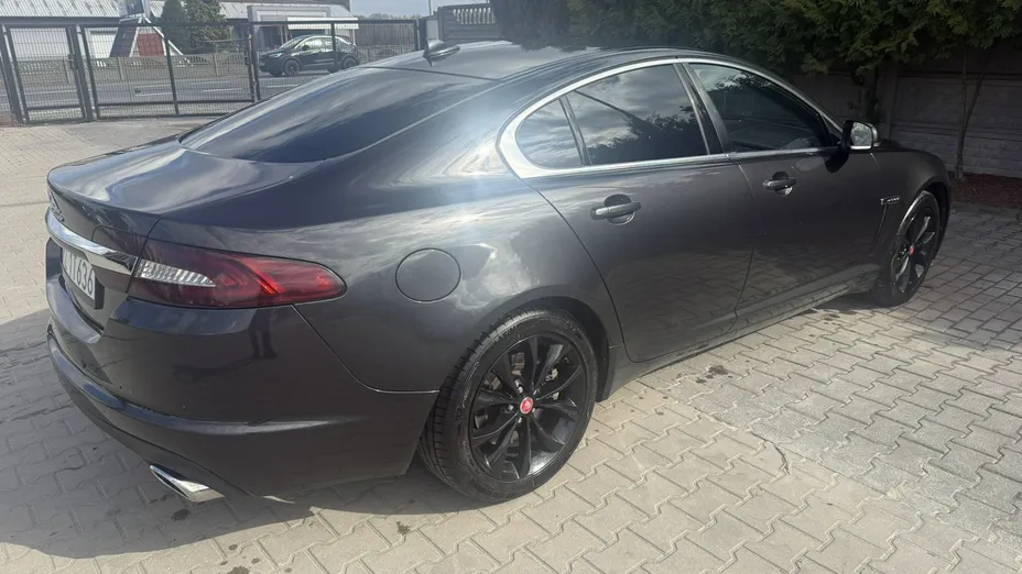 JAGUAR XF -
