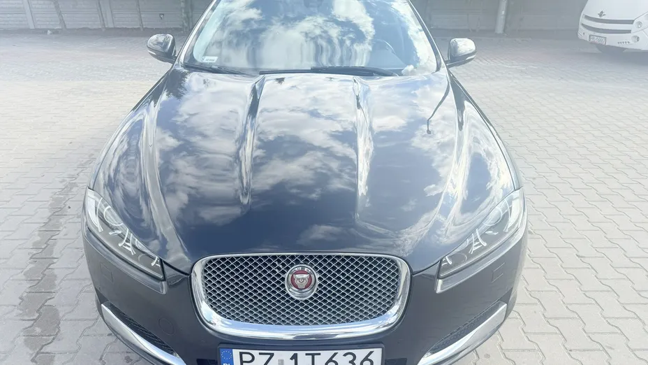 JAGUAR XF -