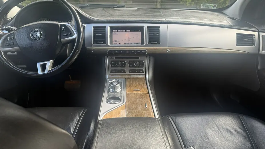 JAGUAR XF -
