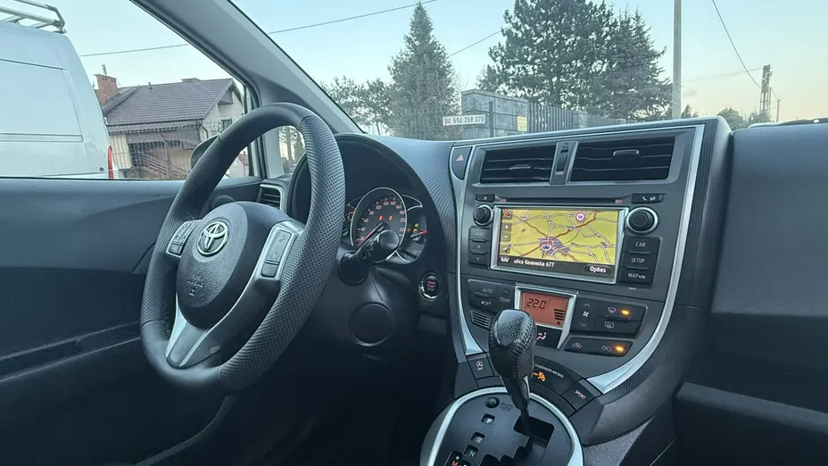TOYOTA Verso-S -