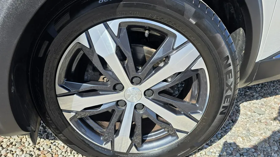 PEUGEOT 3008 -