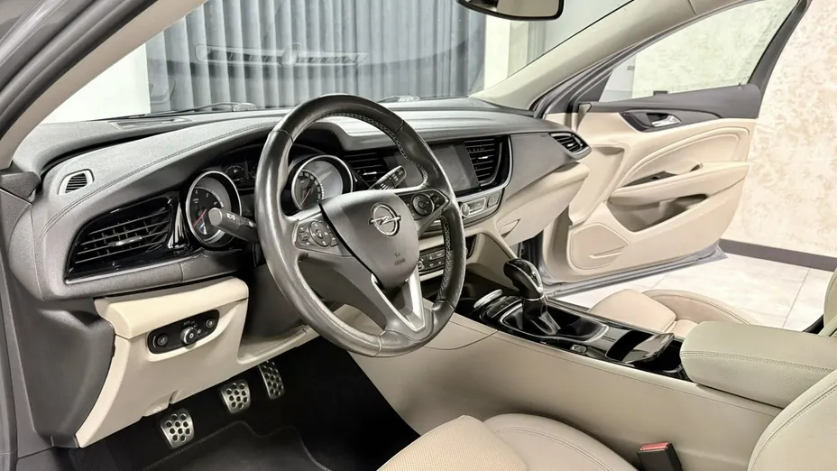 OPEL Insignia -