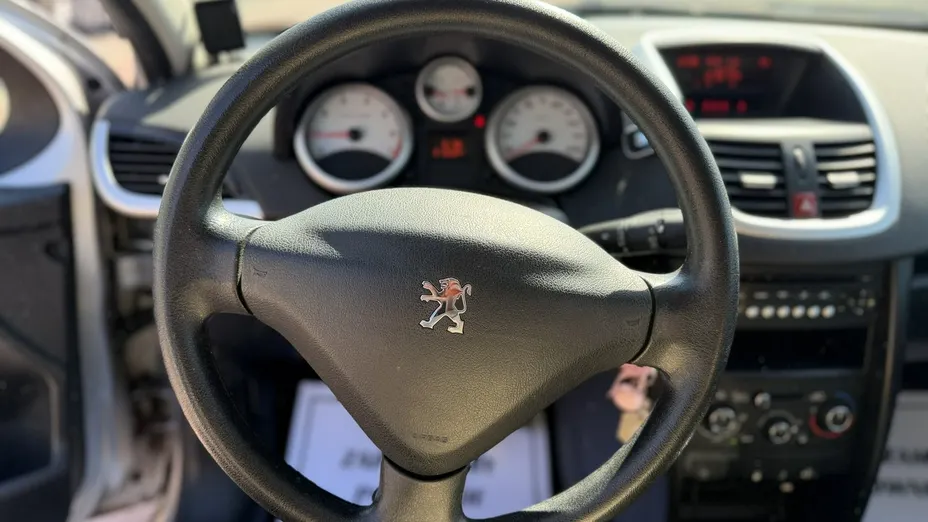 PEUGEOT 207 -