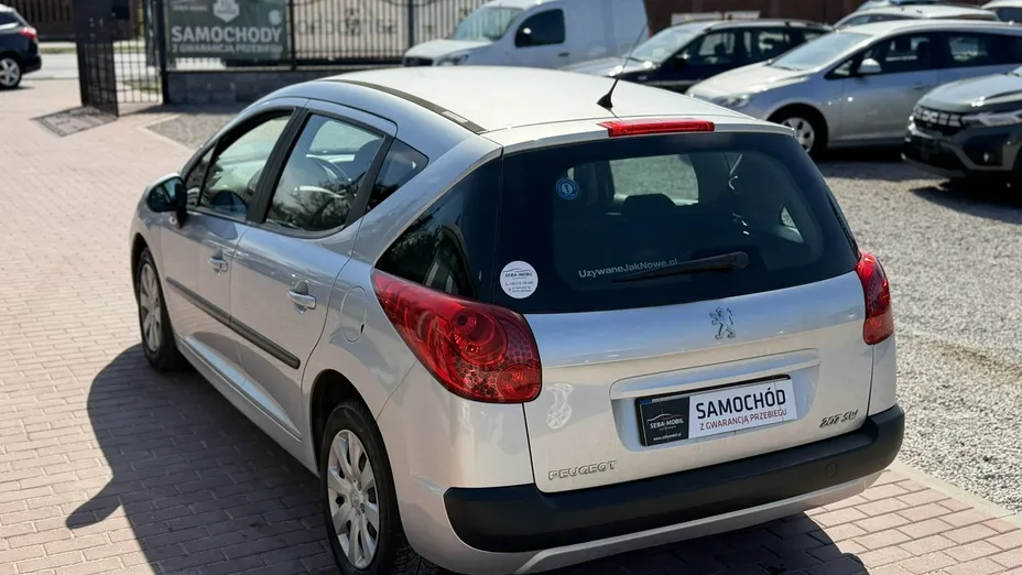 PEUGEOT 207 -