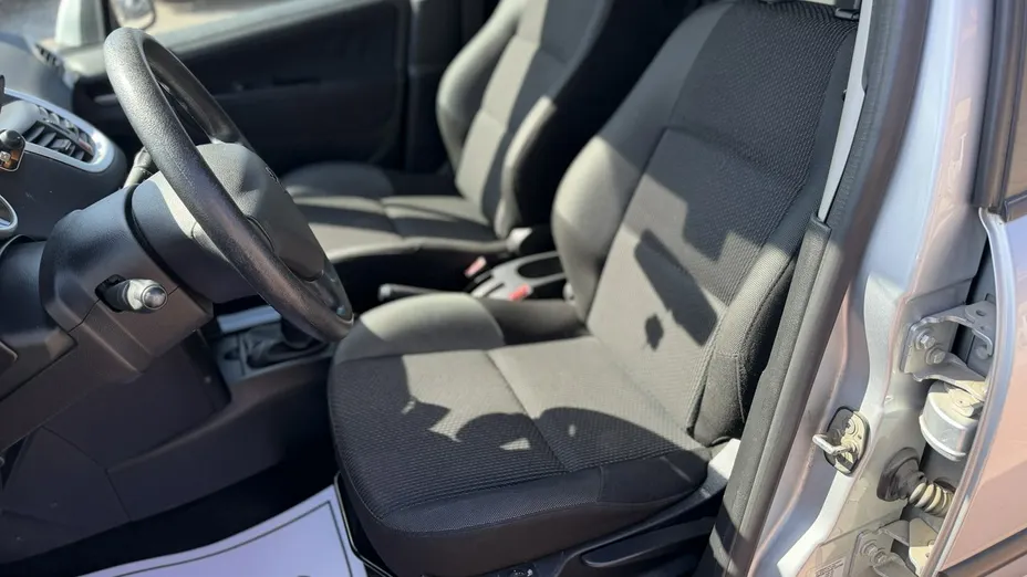 PEUGEOT 207 -