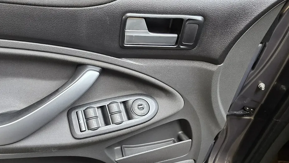 FORD Kuga -