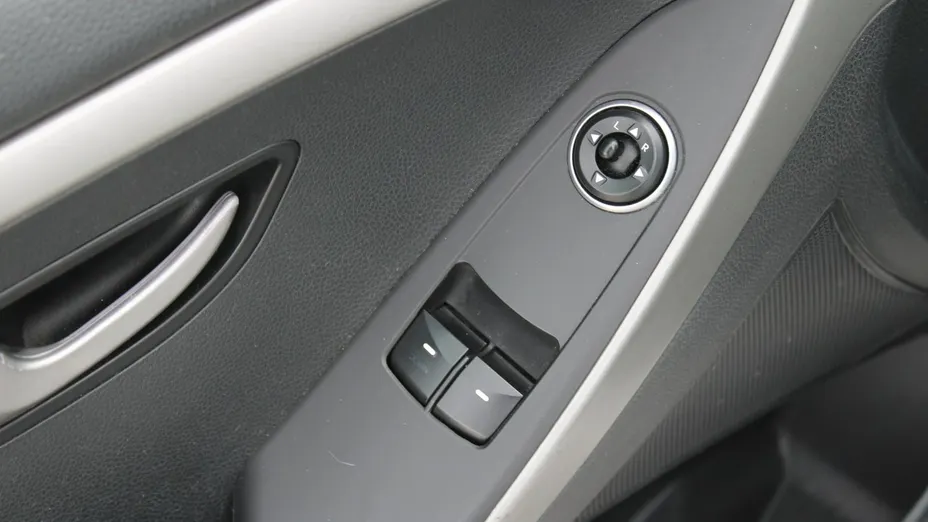 HYUNDAI i30 -