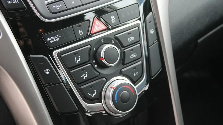 HYUNDAI i30 -