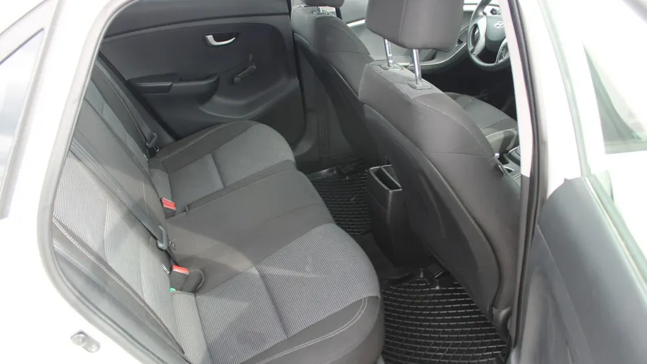HYUNDAI i30 -