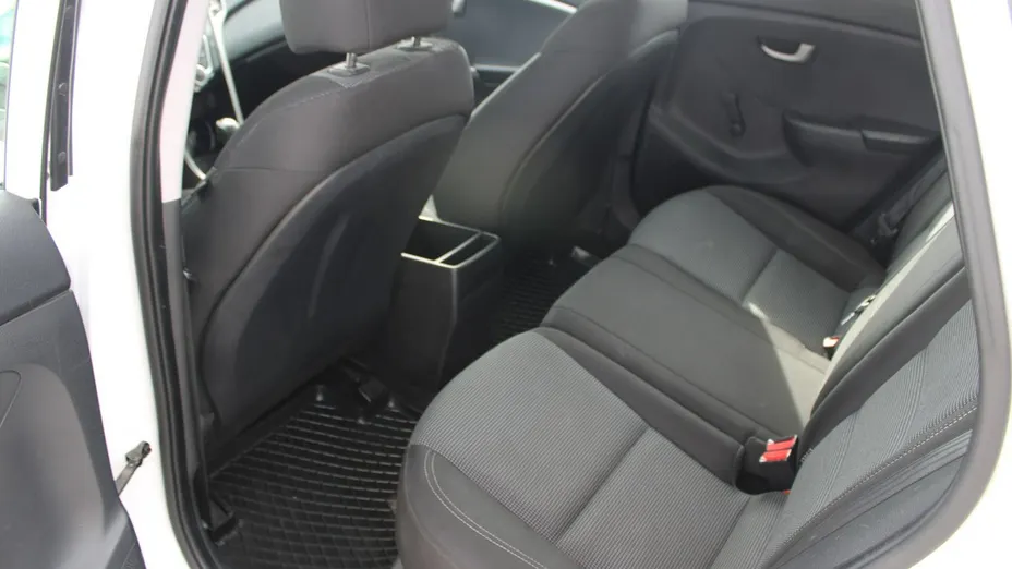 HYUNDAI i30 -