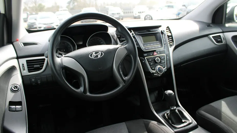 HYUNDAI i30 -