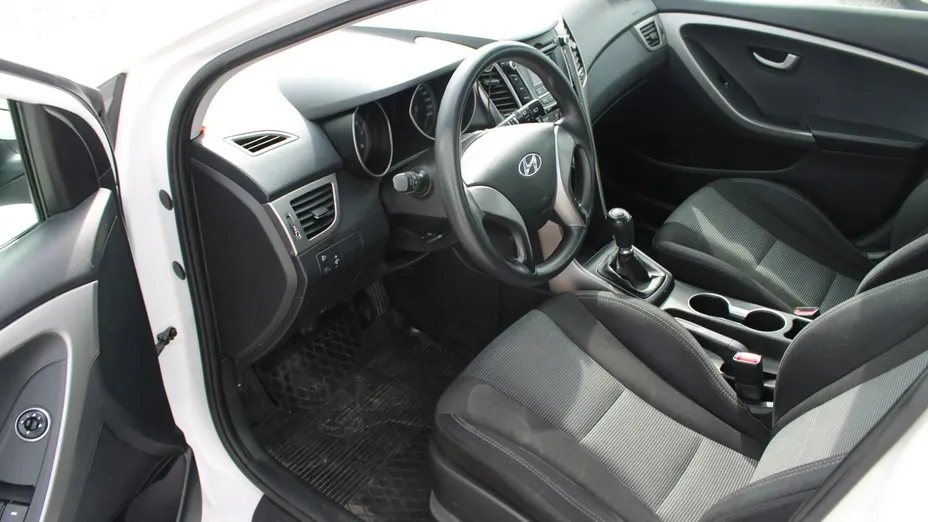 HYUNDAI i30 -