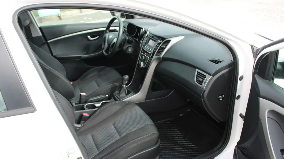 HYUNDAI i30 -